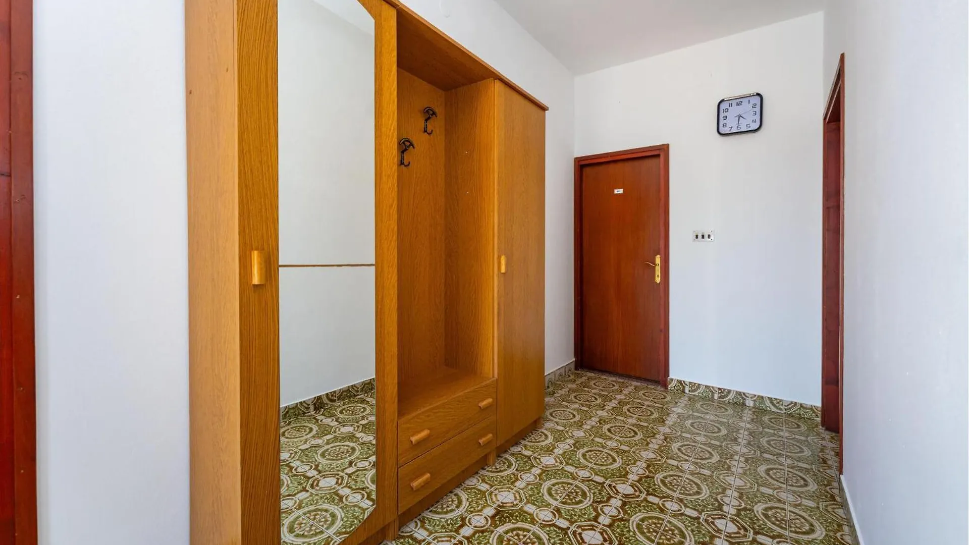 Amazing Apartment In Galovac With Kitchen Croazia