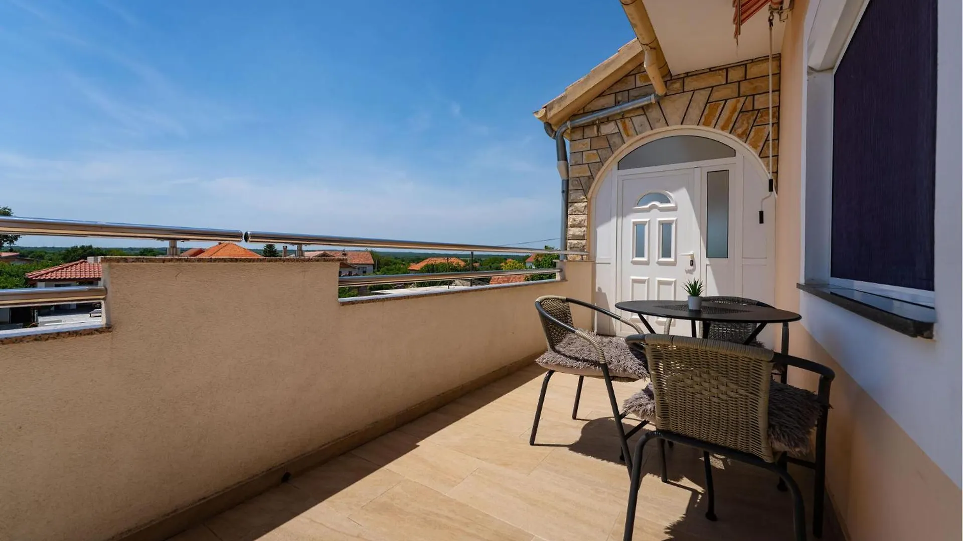Amazing Apartment In Galovac With Kitchen