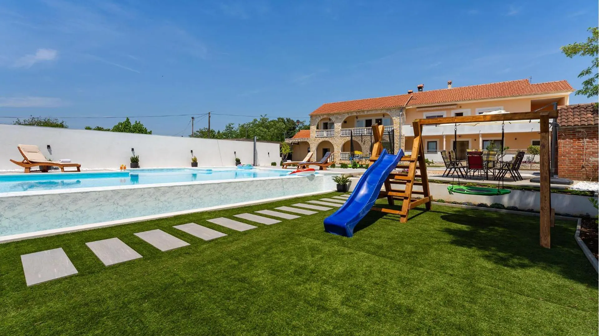 Amazing Apartment In Galovac With Kitchen